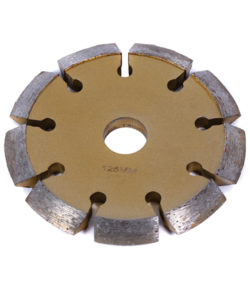 Image-of-the-Razor-V-Shaped-Crack-Chasing-Blade