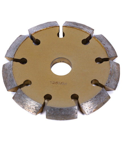 Image-of-the-Razor-V-Shaped-Crack-Chasing-Blade